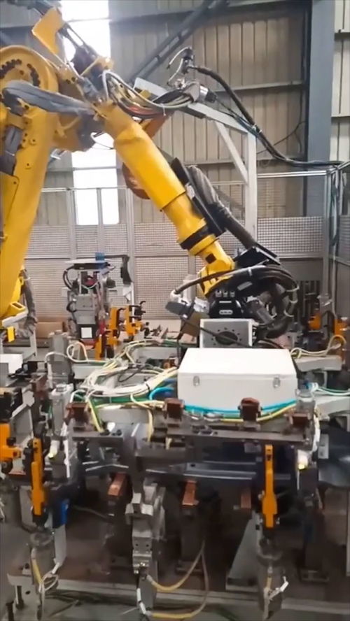 一台工业机器人代替10个人工,一天24小时不会累,老板笑得合不拢嘴